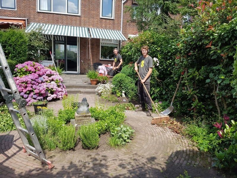 Wat kost een hovenier? Lees hier alles over de kosten van hoveniers!